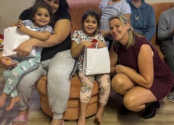 Předvánoční radost v Azylovém domě pro matky s dětmi v tísni s Nadací AGEL 